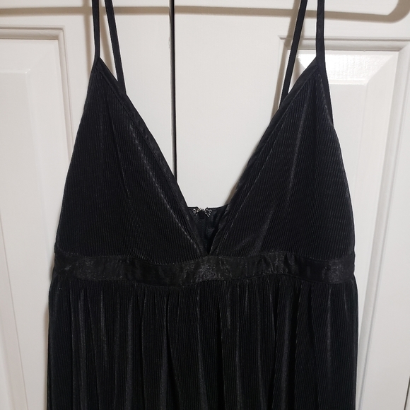 SHOW Me Your Mumu Pleated Eva Dress in Black Size Large - Picture 4 of 10